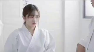 小马探花约极品高端外围小姐姐按头深喉跪地口交,扶着屁股直接开操,操的妹子呻吟连连